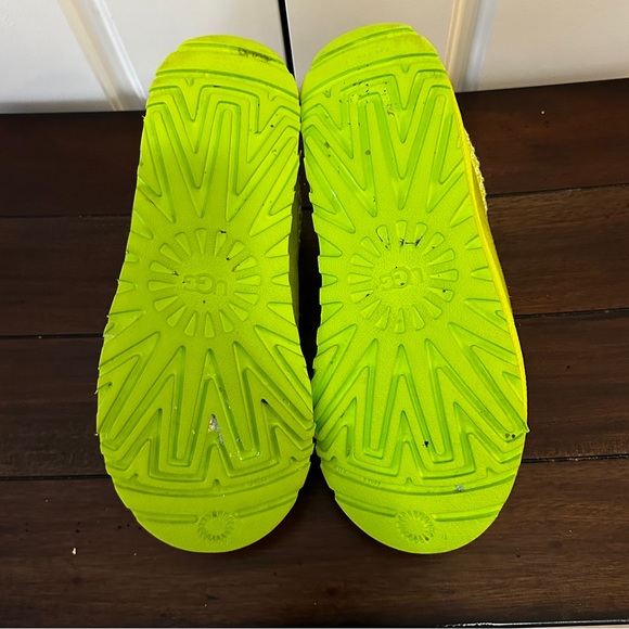 UGG TASMAN SLIPPERS SZ 8 KEY LIME - Picture 6 of 9